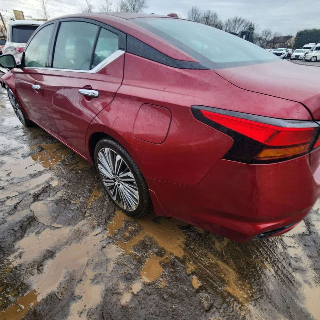 نيسان التيما 2025 SL فول للاخير تو ويل
( مطروح بدبي واصله مدفوع النقل وكل شي تستلم صافي ) 

للبيع التيما 2025 SL فول مواصفات 5 كاميرات اعلى مواصفات و تو ويل FWD السيارة تعمل وتسير ماشية 2000 مايل يعني جديدة السيارة كشنات جلد والسيارة كلش حلوة ودعمته واضحة بالصور
السعر 110 ورقة 
عنواني البصرة 
رقم التواصل ***********
