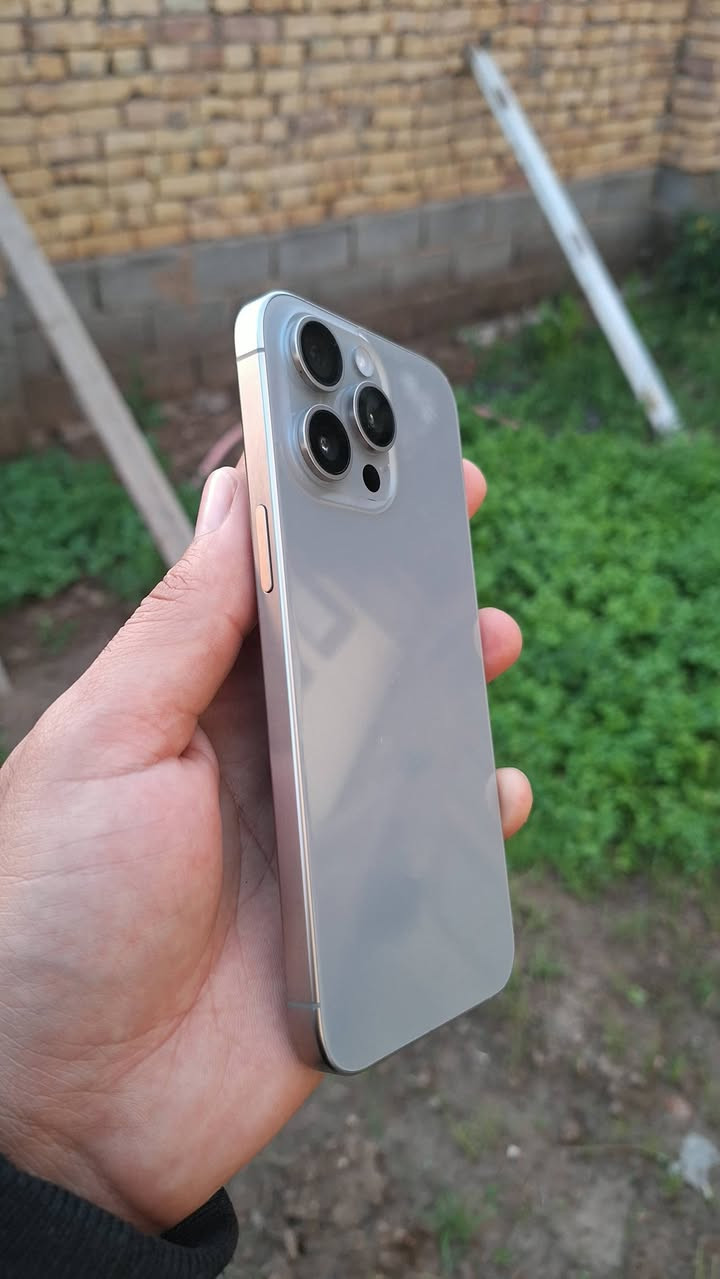 * ايفون 📲 15 برو ماكس
* لون تيتانيوم  مميز 
* بطاريه🔋 90
* ذاكره 256 
* شرق اوسط عربي 
* ماستر AAA
* نموذج m 
* شخط واحد مابي اخو الجديد
* كامل ملحقات
* السعر / 1150  الف وبي مجال 
* العنوان/الكوت دجيلي 
* للتوصل / ***********
