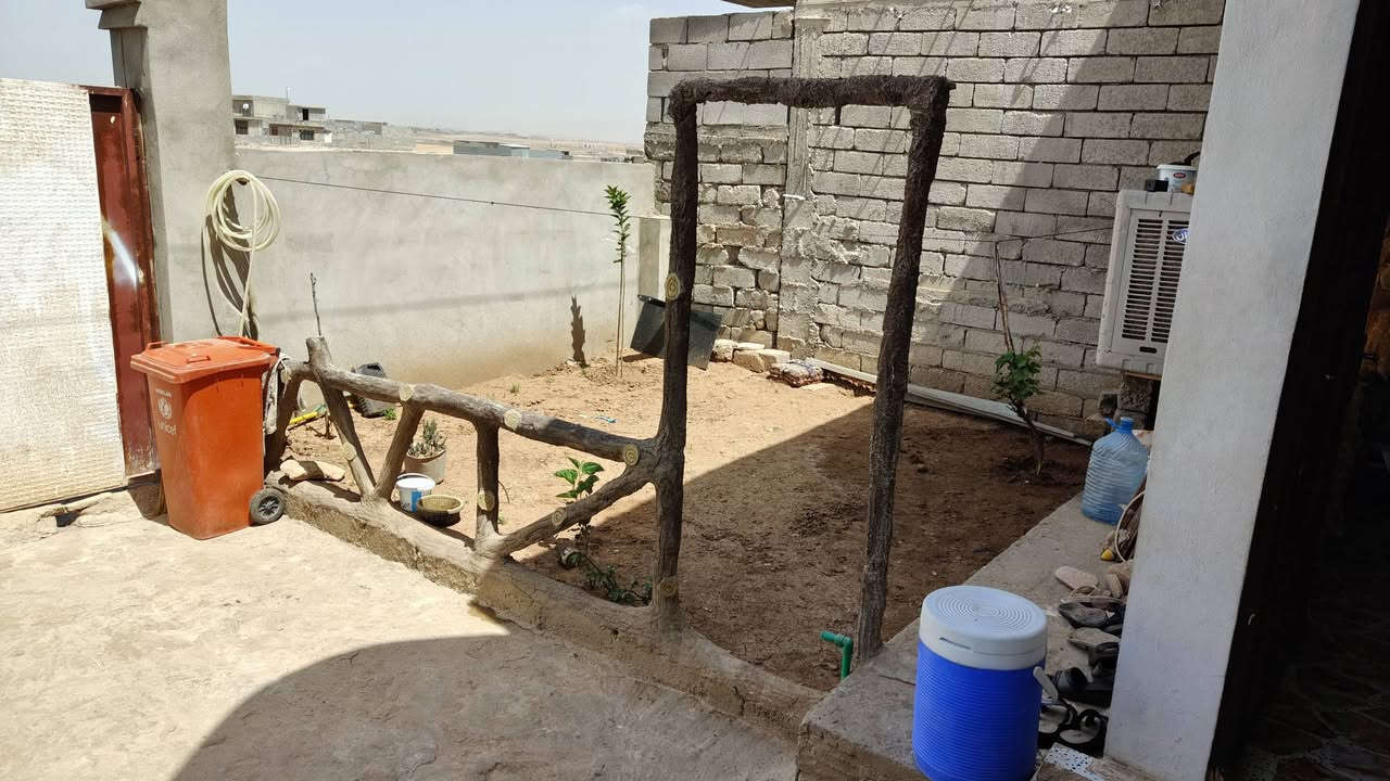 بيت زراعي سند 25لي بيع مكان قوسيات وره مجمع نخيل علئ طريق قديم مال دهوك المسحه 165متر بيت كامل السعر 35بي مجال ***********
