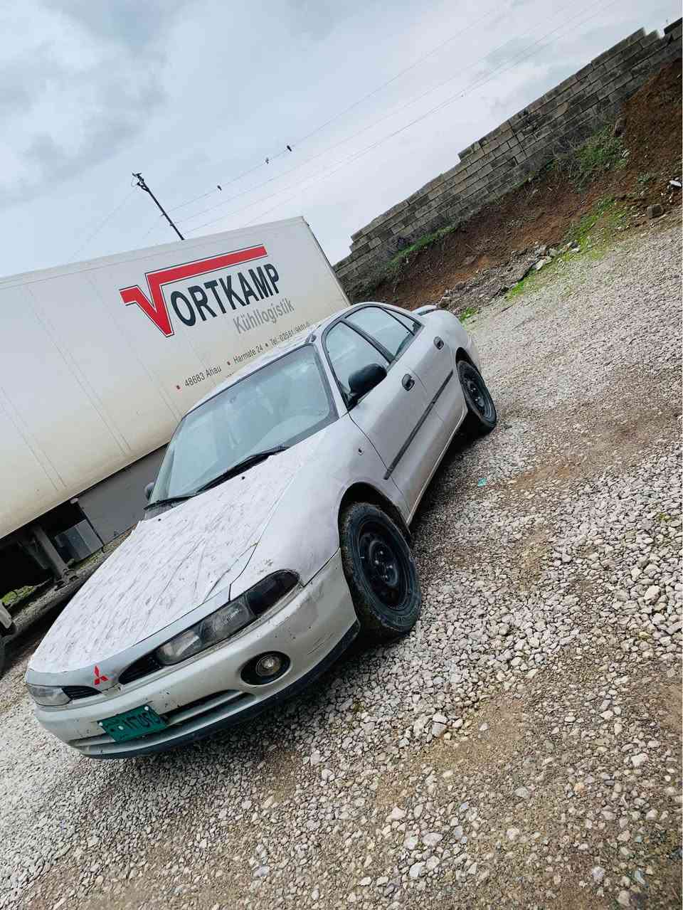 گلاند 
موديل ١٩٩٤
ئارم پلاستيك بى بوياخ بى ليدران
شاشه ئايپادى بو به ستراوه 
سيسته مى گزوزى سپورتى بو به ستراوه به كونترول سه وتى ئه گورى به دلى خوت
قفل مه ركه زيوو ده بل سويچ لايت زينونى ده ره جه يه كى بو به ستراوه 
سه ياره كه هيچ نه قوستانيكى نيه حازره ريك برو هه زه ى بو بكه 
ناو نيشان سوران 
*********** سوران, أربيل
