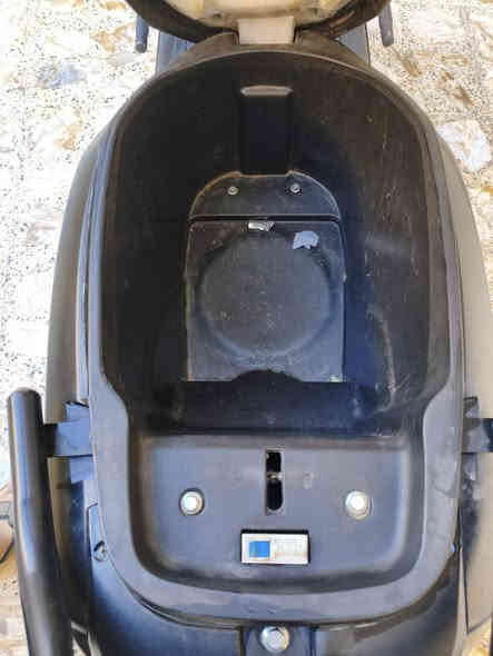 دراجه شحن للبيع
ريان GR  ال GR محدوده بل سوك كلش قويه 
مبدللها باتريات قبل شهرين جديدات 
دراجه حلوه ونضيفه بس بيها بعض الطخات 
ملف 1500 واط
كهربائياتها كلش زينه 
تمشي مسافه تقريبن 68 كيلو اخر مره مشيت بيها قبل 22 يوم 
تايرات جدد مبدلهن 
سرعتها الحقيقيه70 بس تقره99
قاطع دوره 
للستفسار ***********
