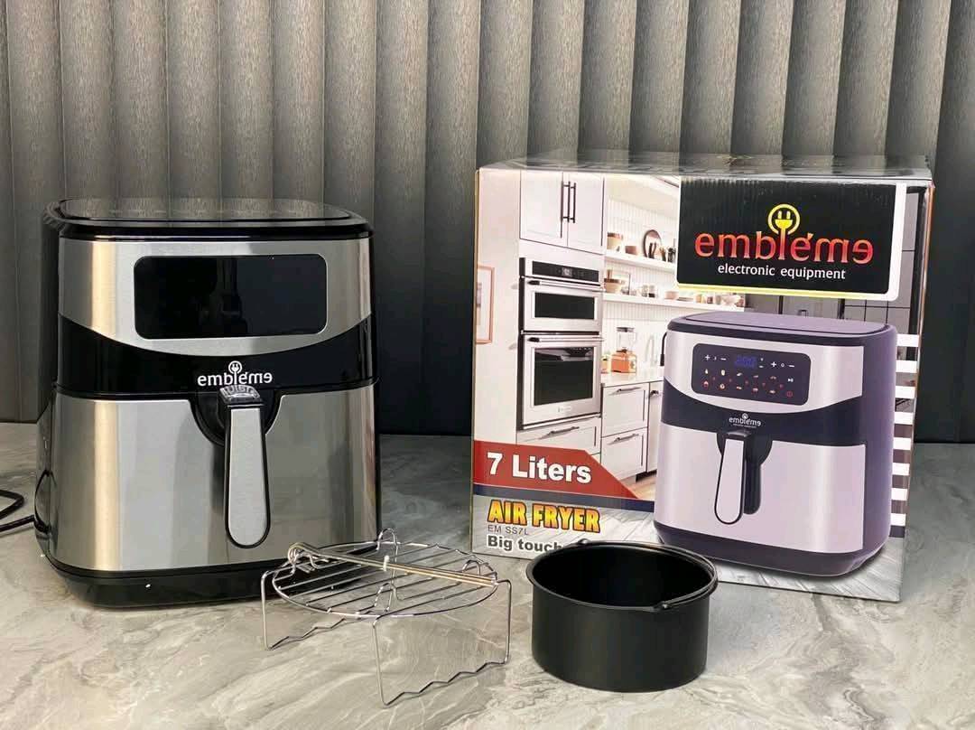 قلاية هوائية ماركة امبليوم
تصميم مميز داخل وخارج ستالنس ستيل 
🔺حجم 7 لتر حقيقي . 🍟🍕🍗
🔺شاشه دجيتال LCD تحكم باللمس 
🔺ملحقاتها : قالب كيك  ، مصفي دهن واشياش تكه
🔺 القدرة 1800 واط حقيقي ..
🔺 ضوء داخلي .
🔺 متعددة الاستخدامات.
🔺تعمل على شوي وقلي وطهي كافة انواع الطعام.
 
للحجز والأستفسار مراسلتنا 📩📨 
او الاتصال*********** واتساب 
التوصيل لجميع المحافظات 🇮🇶