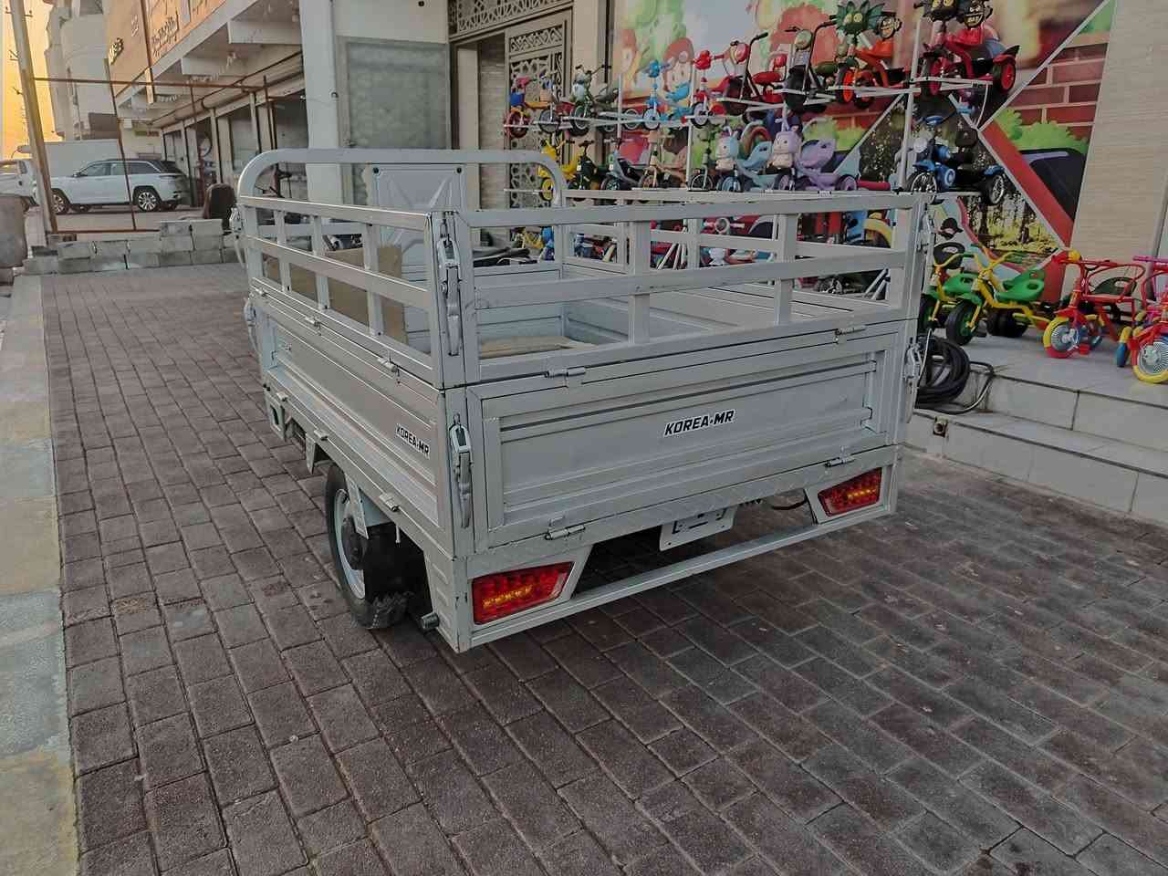 سلام عليكم ورحمة الله وبركاته ستوته شحن للبيع 6 باتريات حجم 38 انبير ابو المسطره 3سرعات نظام صعود ونزول استخدام قليل مكانه 5 كيلو مقابيل كليه الهده للتواصل ***********
