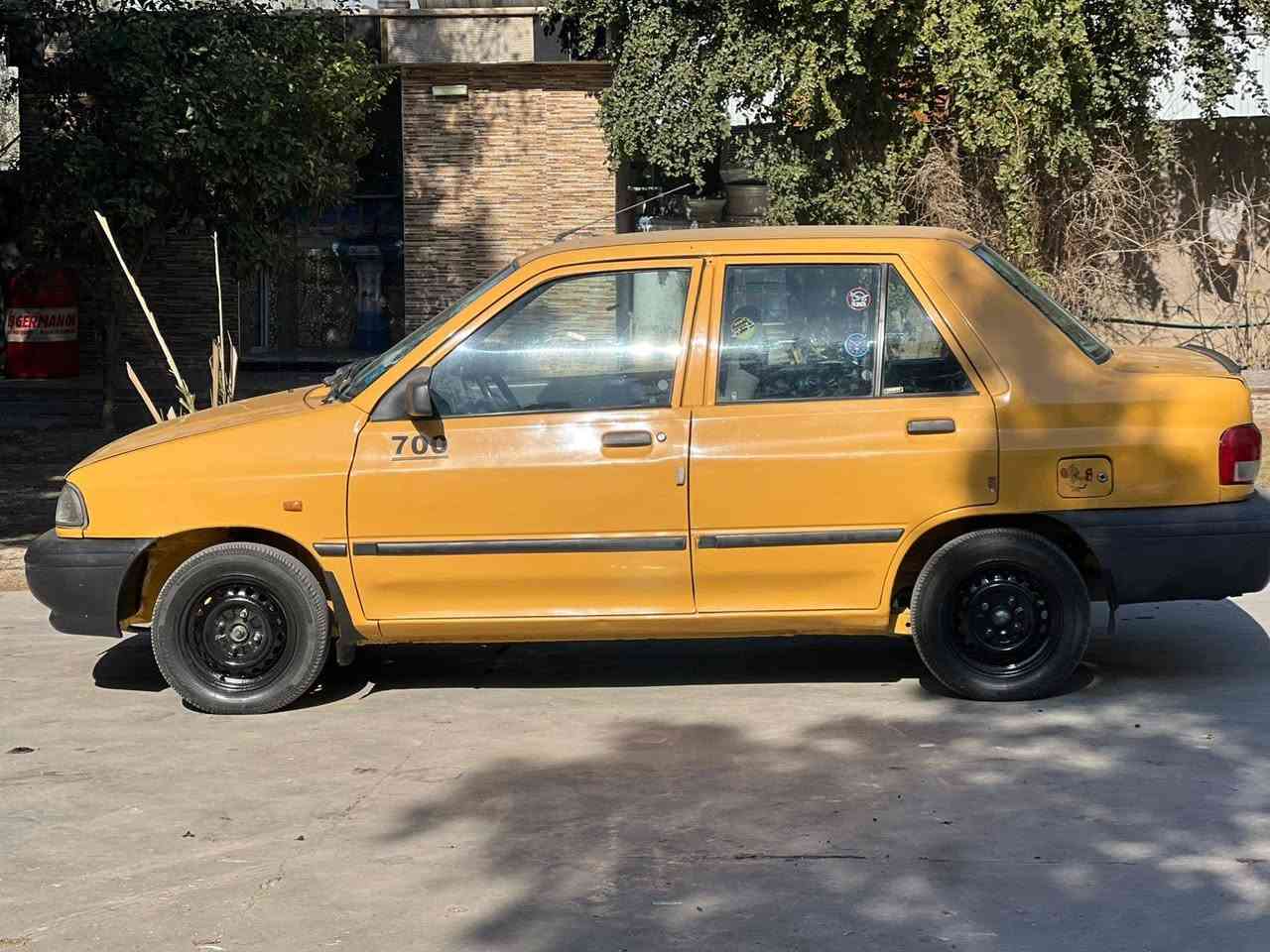 السلام عليكم
سايبه البيع موديل  2016

رقم بغداد

سياره بس بيه خيط بخار 

صبغ جاملغ 

غيره مكفوله عام 

ما بيه اي نقص 

سياره خير من الله جاهزه من كلشي 
سعره 37

عنوان بغداد بسمايه جديده 

رقم هاتم ***********
