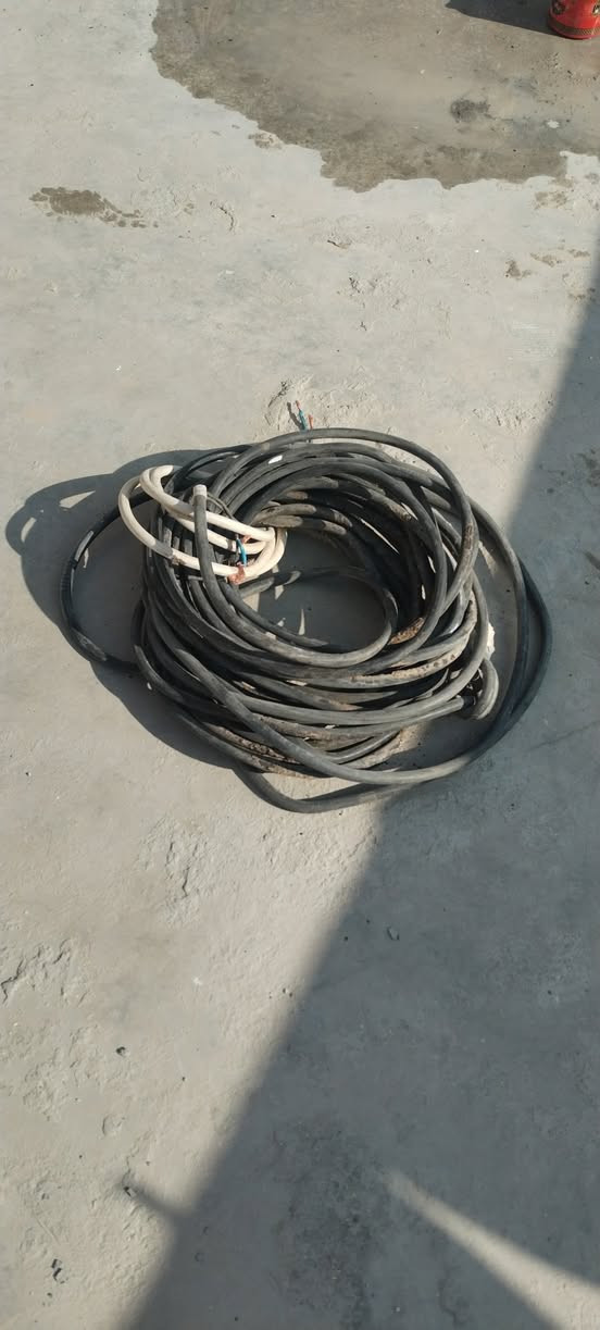 روبن مع ملحقاته استخدام قليل رافع قدره وكيبل تقريبا 20 متر للاستفسار خاص او الاتصال بلرقم
(( *********** ))
