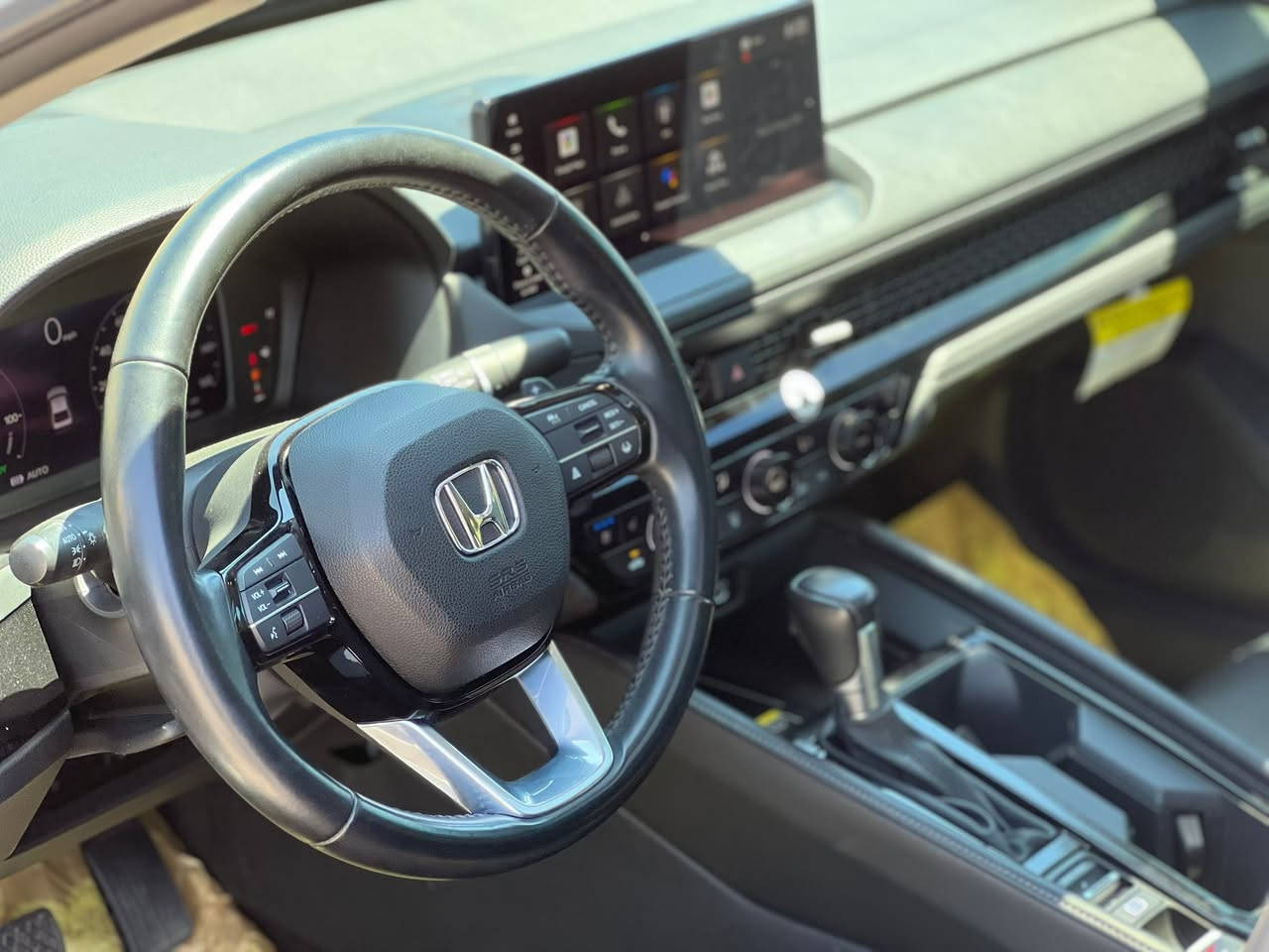 اعلي فئة مواصفات و سعر بلاش 💣🔥
Honda Accord 2023
هوندا اكورد ٢٠٢٣

مواصفات Touring يعني اعلي فئة 
(مقاعد تدفئة و تبريد-خزن ميمور-فتحة سقف-شاحن لاسلكي-شاشة كبيرة-داتاشو-رادار امامي و جانبي)

مكينة ٤سلندر+هايبرد حجم ٢.٠لتر
ماشية 60,000 ميل و بحالة جداً ممتازة 

السيارة بدون صبغ فقط تعديلين كارت ب حافة البنيد و حافة الجاملغ بدون شواصي نهائياً ايرباك ستيرن و دكمة سستم شركة رقم شاصي ((1HGCY2F83PA024975))

سعر السيارة فقط 20,000$ دفترين و بيها مجال بسيط
السيارة رقم كاتي و موجودة ب دهوك ل اي استفسار اتصل علي الرقم 
((***********))
