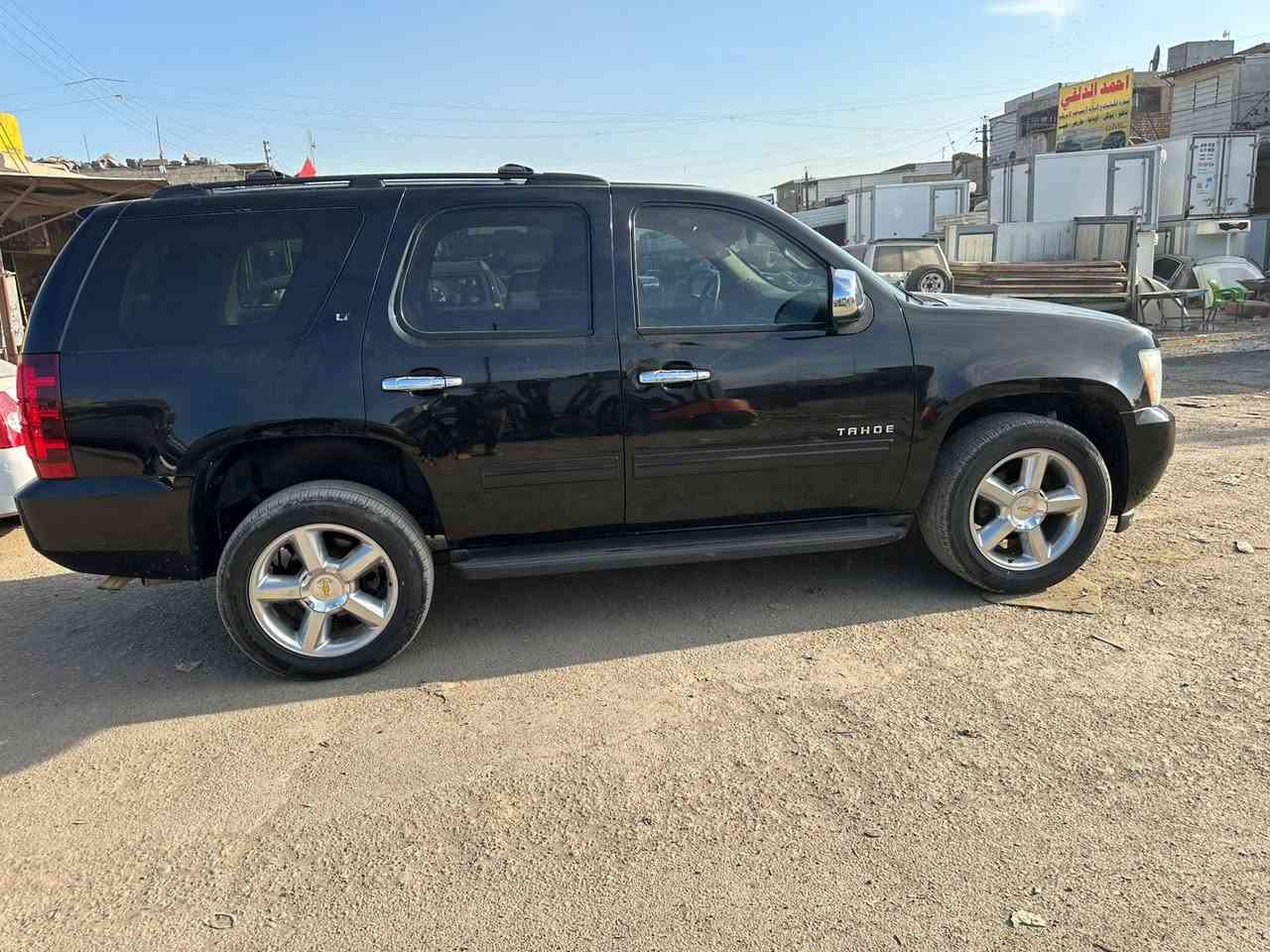 السلام عليكم
تاهوموديل 2011 LT ترايها مال 20

مكينة 5300 

فور ويل 

كشنات منفصل تدفئة بل الكشن 

سيارة دخول جديد مكفولة كفالة عامة ماعده حادث امريكا موجود بل الصور وسطحي وكص قمارة فقط الصفاح مكفولات من الصبغ والضربة 

كير ومكينة وتبريد وأكسل وحدادية 100‎%‎ ومابيها نقص ابد 

السيارة متومة ارقام وسنوية سليمانية 

سعرها ب88$ وبيها مجال قليل شراي اتصل 

مكاني بغداد 

***********
