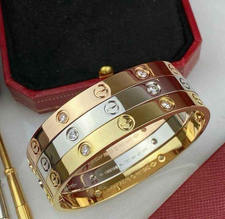 الأناقة تبدأ من التفاصيل الصغيرة،  ✨

 #اكسسوارات السيت الثلاثي 😍الي حبيتو رجع توفر مره ثانيه ☺️🌸

السعر  8 الاف 

✨للحجز والاستفسار التواصل على الخاص دايركت 🏃‍♂ بغداد, العراق


**إذا كنت صاحب هذا الإعلان وتريد حذفه لأي سبب، رجاءا أرسل رسالة إلى الدعم الفني**