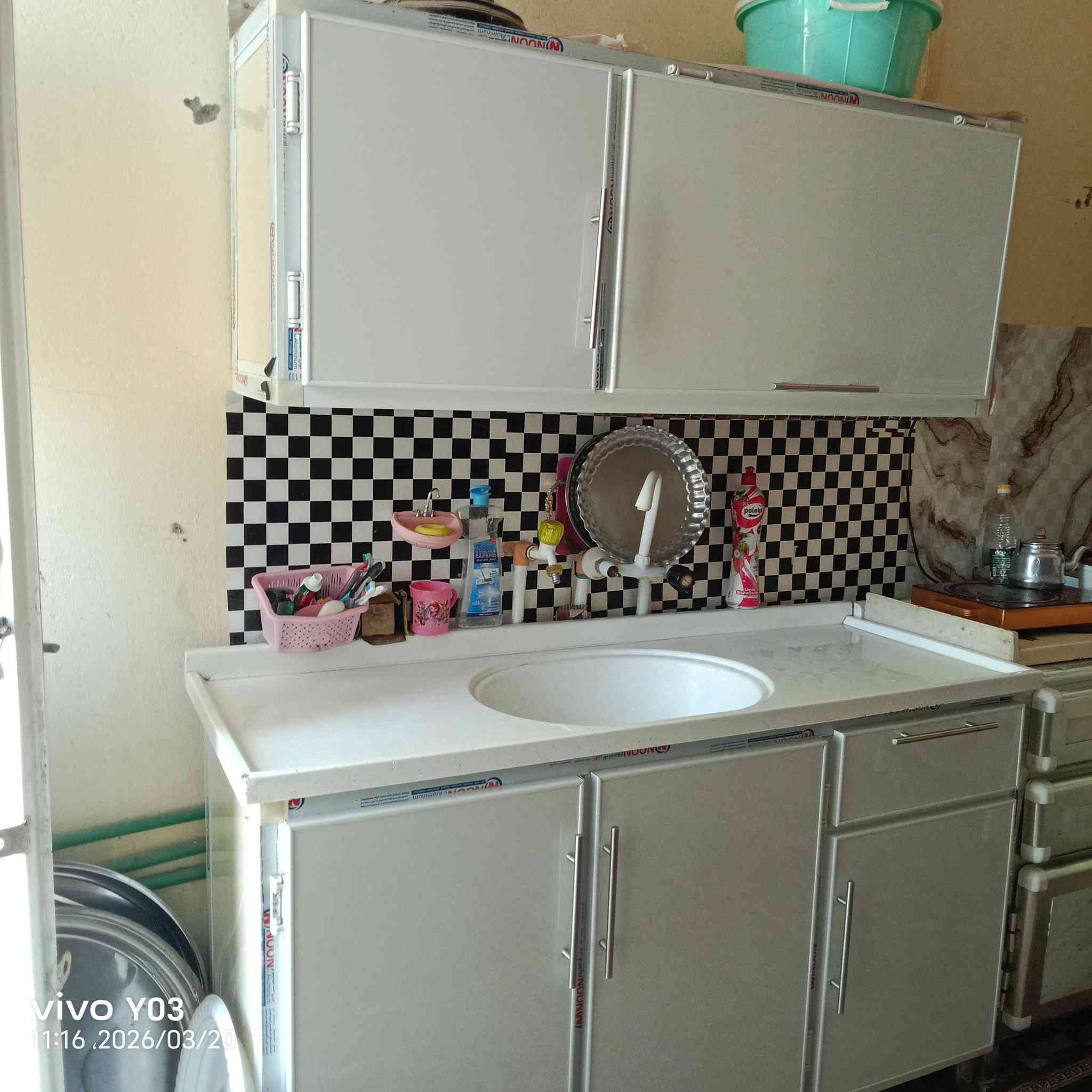 كاونتر مترين ونص مع سنكي متر ونص مرمر مع ملحق نضيف كلش للبيع عنواني ديوانية حيعسكري  قرب فلكت العلماء *********** بي واساب
