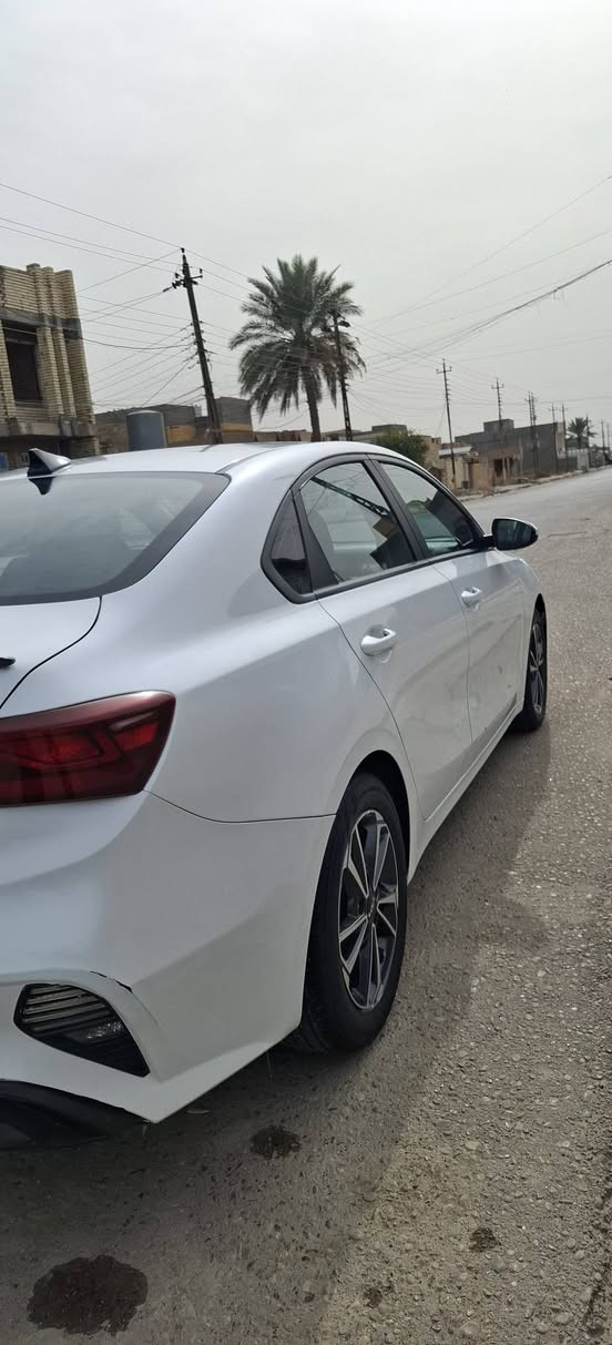 سلام عليكم كيا فورتي موديل 2023 موصفات حساسات تايرات لادار السياره بيها جاملغ فقط بدون دواخل وبدون ايرباك ماشيه 100 مشي حقيقي السعر 155 وبيها مجال المكان السياره بغداد الدوره الاستفسار على هذا الرقم ***********
