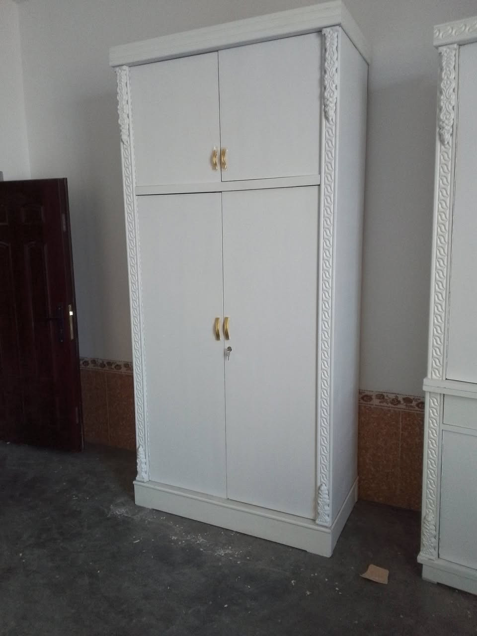 يوجد صباغ ابواب خشب وجراجيب وغرف نوم وكناتير وصبغ ابيض حراري العنوان/الرمادي/او الاتصال على الرقم/***********/او مراسله خاص/
