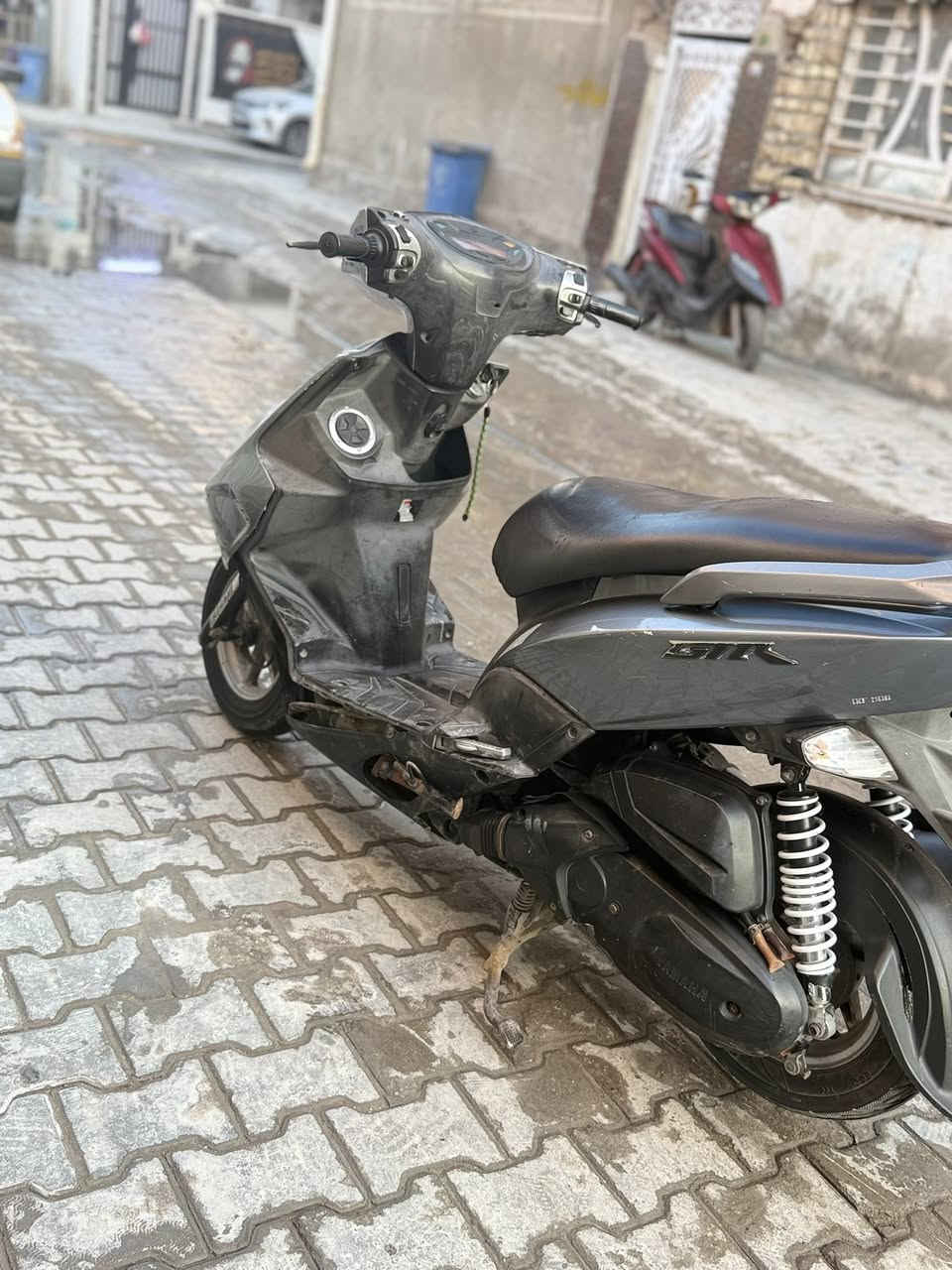 السلام وعليكم دراجه جيتي ار للبيع مكينه مكفوله دراجه تخبل نضيفه مابيه اي نقص مكاني بغداد رايدها 800الف و بيه مجال و هاذ رقمي ***********
