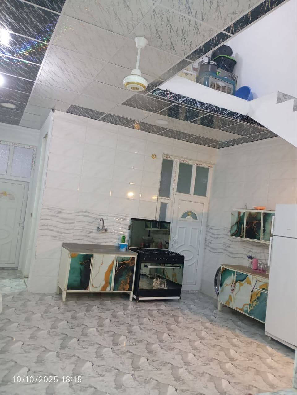 سلام عليكم دار البيع مساحه 100متر قاط واحد جزء ثاني كامل خدمات طابو زراعي سند 25  العنوان حولي تحرير زراعي محمد ليله الاستفسار على هذا الرقم ***********
