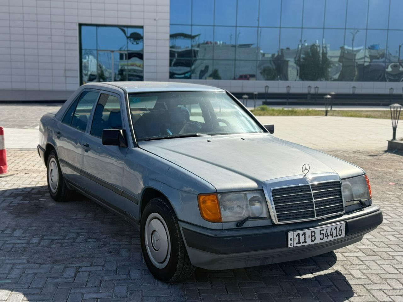 السلام عليكم مارسدس دب  مديل 88مكفولة من الضربة بيها 3قطع بخ مكينة عنكبوبت  كير مكينة جدد تبريد ثلج غرفة حلوه كلهن كهرباء على شركة صدرهة جديد تايرات جدد مفولة مابيهة شي نقص قواعد سليمة السعر 75  وبيهة مجال مكان كربلاء ***********
