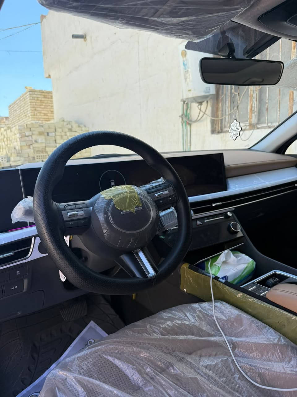 سوناتا خليجي موديل 2024  الفول بانوراما
السيارة كفالة عامة بحالة الشركة وفول مواصفات 
السعر 235 $ ورقة وبيها مجال 
للاستفسار / *********** المكان كربلاء شارع المخازن
المواصفات :......................
حجم المحرك 2500 دوش
سقف بانورامي
صندوق كهربائي
كاميرا خلفية دوارة
حساسات امامية وخلفية
بصمة تشغيل وابواب وجنطة
مثبت السرعة
مرايا جانبية كهربائية
نوافذ كهربائية اوتو 
شاشة ديجتال 
مقاعد كهربائية
6 وسادة هوائية
المصابيح الأمامية والخلفية  LED
داتا شو 
أبل كاربلاي
توقف ذاتي Auto Hold
سايد بريك بصمة 
شاحن لاسلكي
ستائر خلفية
وضعيات القيادة Drive mode
التبريد منفصل مناخين لمس
2 قطع تبريد 
مانع الانزلاق و ABS
وبعد بيها مواصفات
