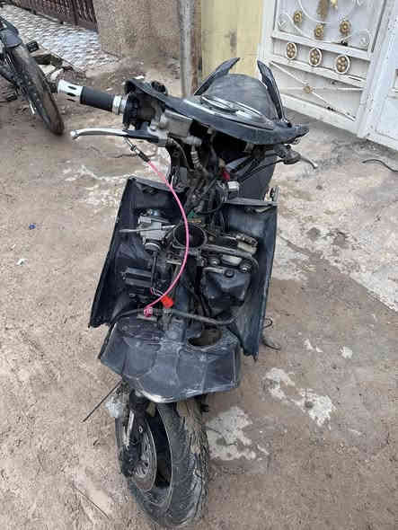 سكنس فحل متروكه مكينه تجفيت جديد عوزها بس كابريتر و قبق همدر باقي كفراته موجوده بس شويه تعبانات ابيعلك كوم حديد السعر 150 و بيها مجال مكان ديالى بعقوبه
***********
