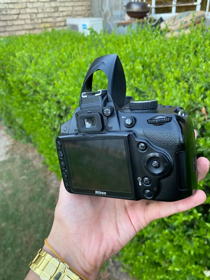 نيكون D3200 نضافه 95/100 
العدسه 18/55VR 
السعر 250 وبيها مجال ماكلك سعر ثابت


**إذا كنت صاحب هذا الإعلان وتريد حذفه لأي سبب، رجاءا أرسل رسالة إلى الدعم الفني**