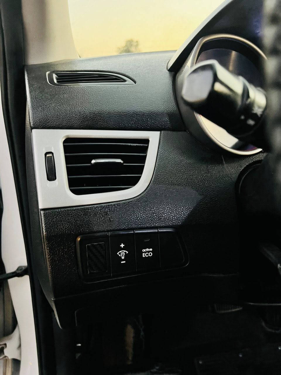 السلام عليكم
سيارة هونداي أڤانتي موديل 2012 لون أبيض بدون صبغ نهائياً
تحكمات ولاقطة وبلوتوث واشارة بالمري ماشية300 ألف وبيها كوبون بنزين
محرك وگير وتبريد شرط
التايرات والباتري وطخم السيارة جديد
السيارة كفالة عامة وبيها تعديل بارد فقط شبر بالبوند والداير الخلفي
وشرط التحويل السياره باسمي 
السعر 116 وبيها مجال بسيط 
ولا ارد على الماسنجر

للتواصل على الرقم ***********
