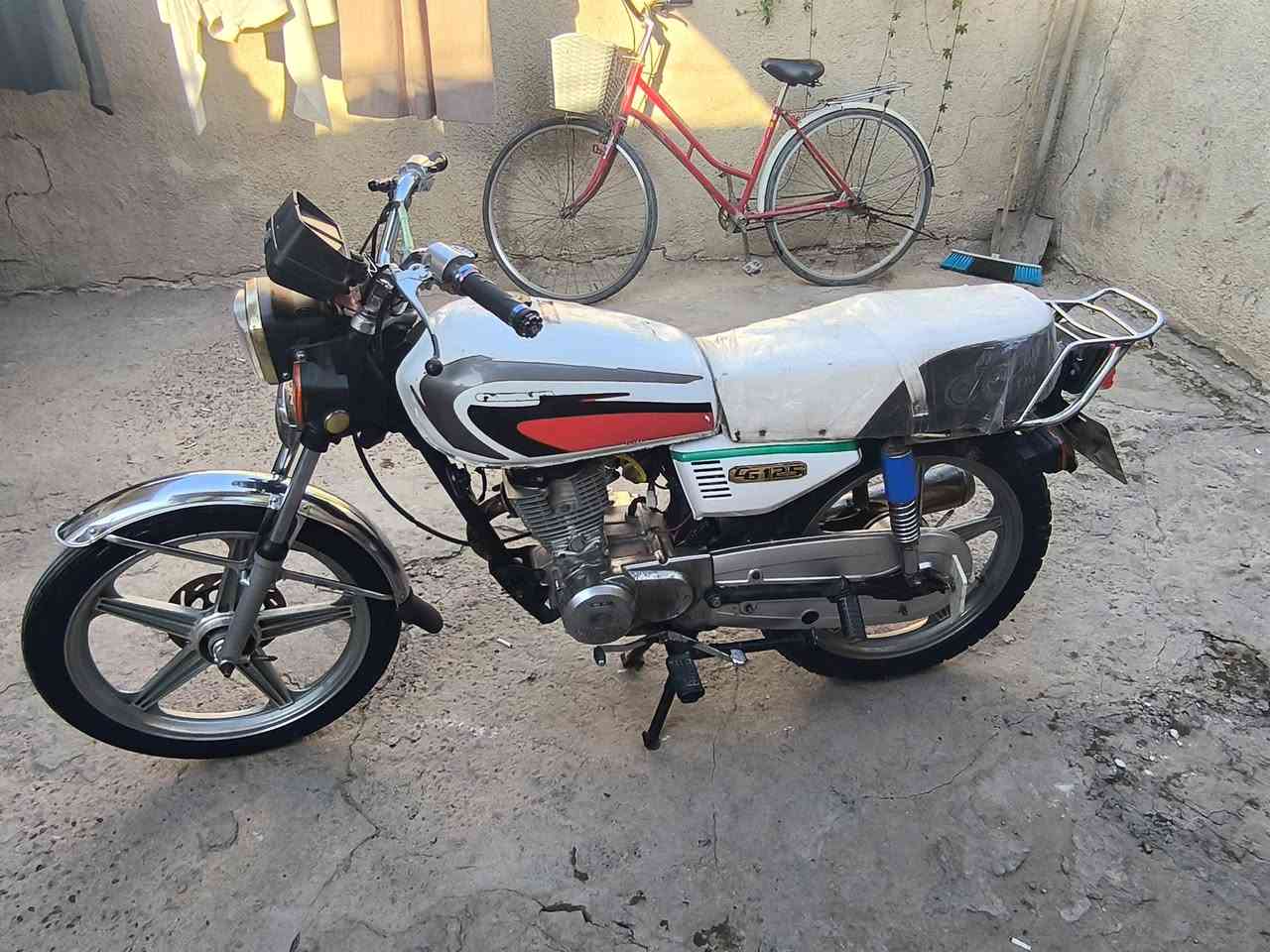 اسلام عليكم دراجه سونيك للبيع دراجه نضيفه كلش تجي وشوف بعينك اوراق كامله لسعر 450 بي مجال بصيط مكاني البياع حي تراث ***********
