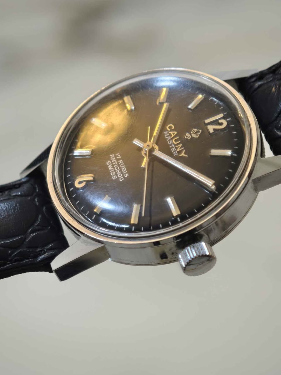 🇨🇭 

¤ نسائي / رجالي 

¤ الساعة من شركة كاوني السويسرية 

¤ الساعة تعمل بنظام الميكانيك 17 حجر - نسبة النظافة ممتازة  - السير جلد سويسري مستبدل 

¤ قطر الساعة 31

¤ السعر 100 الف 

¤ يتوفر توصيل لكافة المحافظات العراقية 🇮🇶 
اي استفسار راسلونا خاص وكل الهلا بيكم 💕 بغداد, العراق


**إذا كنت صاحب هذا الإعلان وتريد حذفه لأي سبب، رجاءا أرسل رسالة إلى الدعم الفني**