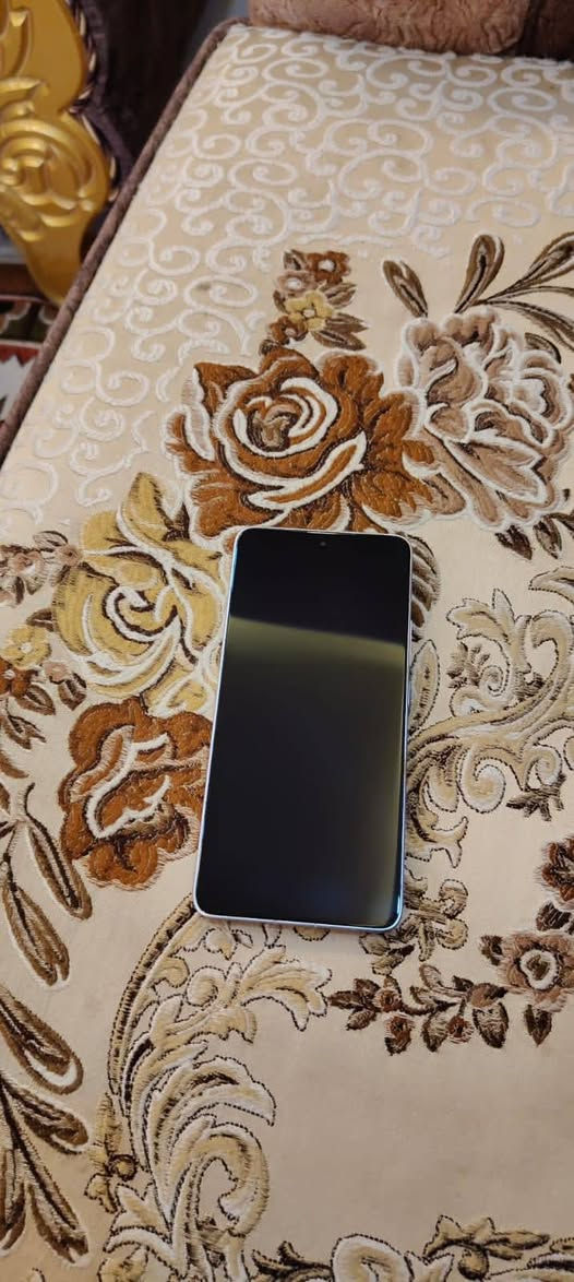 السلام عليكم
شاومي 14t bro  ذاكره 512 جهاز جديد مصار هواي من اخذته غراضه كامله 
مكاني بغداد متواجد واتساب ***********
