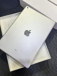 ايباد ٩ للبيع الايباد نضيف كلش و بلادي فقط مفطوره كلاسه و ما مائثره عل...