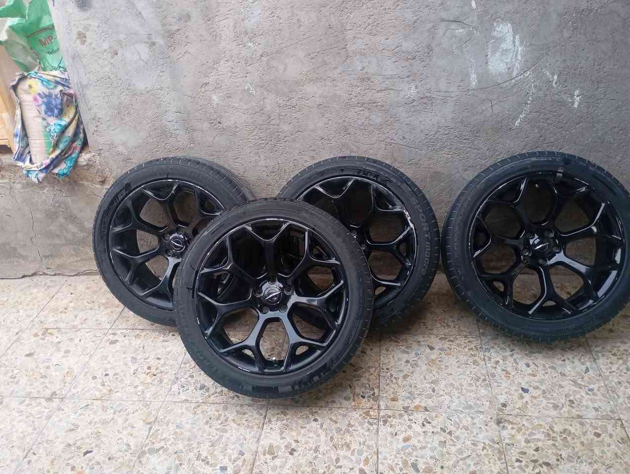 سلام عليكم اخوان عندي ويلات حجم 20 نقشة العنكبوت للبيع وهنة والتايرات إنتاج 25 سعر 350 مابيها لا تصليح ولا فطر ولا رجفة بالمشي مكاني بغداد الشعب ***********
