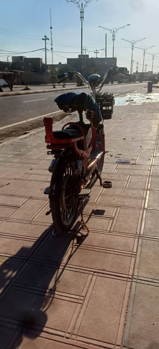 السلام عليكم بايسكل شحن للبيع كامل مانقص اي شي لايت شغال بك لايت شغال اشاير اربع نمر تبديل بصف السكليتر البايسكل عوزة بس بطارية الان شوي ضعيفة ويراد تبديل 300 وبي مجال العنوان واسط قضاء الاحرار رقم ***********
