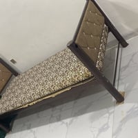 قنصولين • ثلاجة صغيرة • سرير حديد