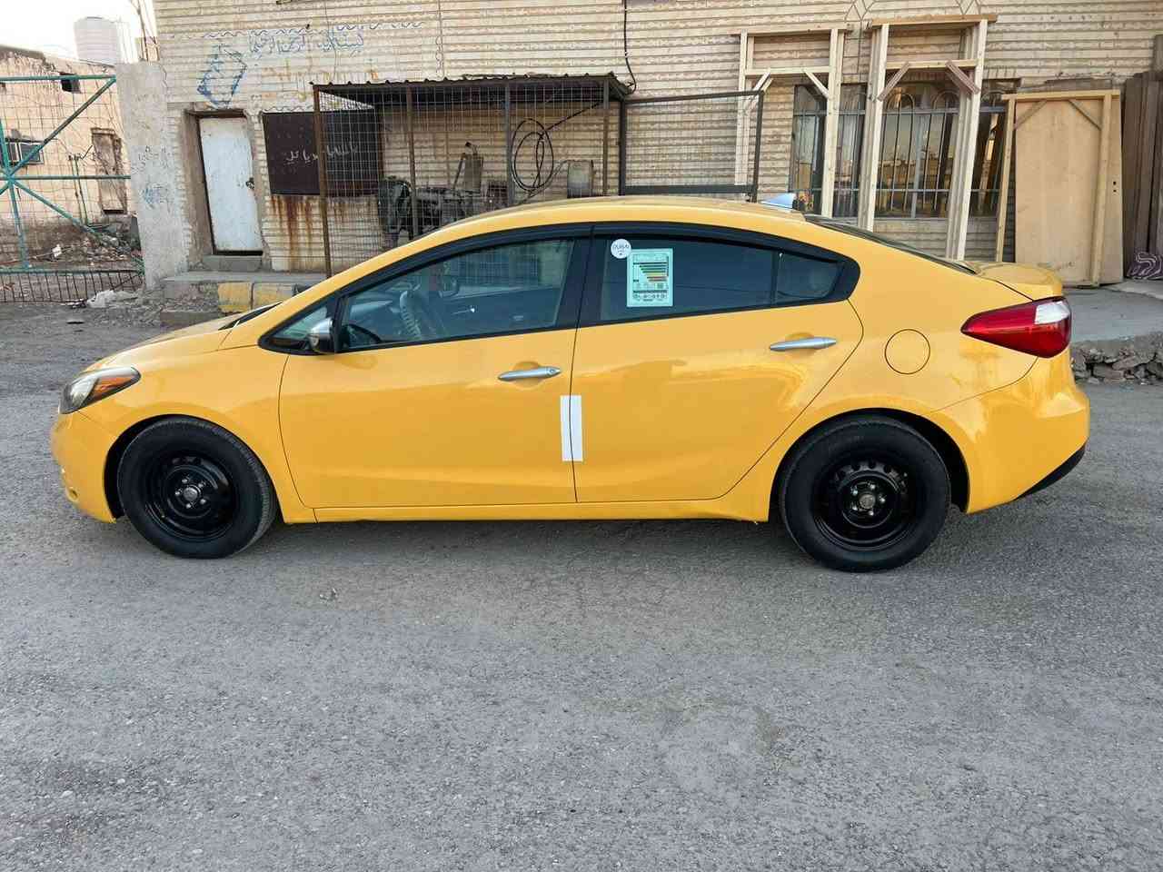 كيا فورتي مديل 2015 
وارد امريكي ضررهة قبق جنطة
محرك 1800دوش  
سيارة جاهزة اي نقص مابيهة 
رقم بغداد ***********
