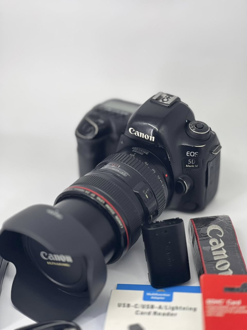 كأمره كانون   (💣 ✨5D Mark 4 📸💣) نضافه 80/100 كامل ملحقات
1- رام 32✅
2- حقيبه✅
3- حزام كتف✅
4- شاحنه اصليه ✅
5 بطاريه اصليه ✅ 
6- توصاله نقل صور ✅
يوجد توصيل كل العراق 🚚 السعر (⬅️900 الف ➡️) 
 ***********
