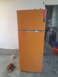 للبيع ثلاجه مستخدمه شي قليل الاستفسار على هذه الرقم 07826751374