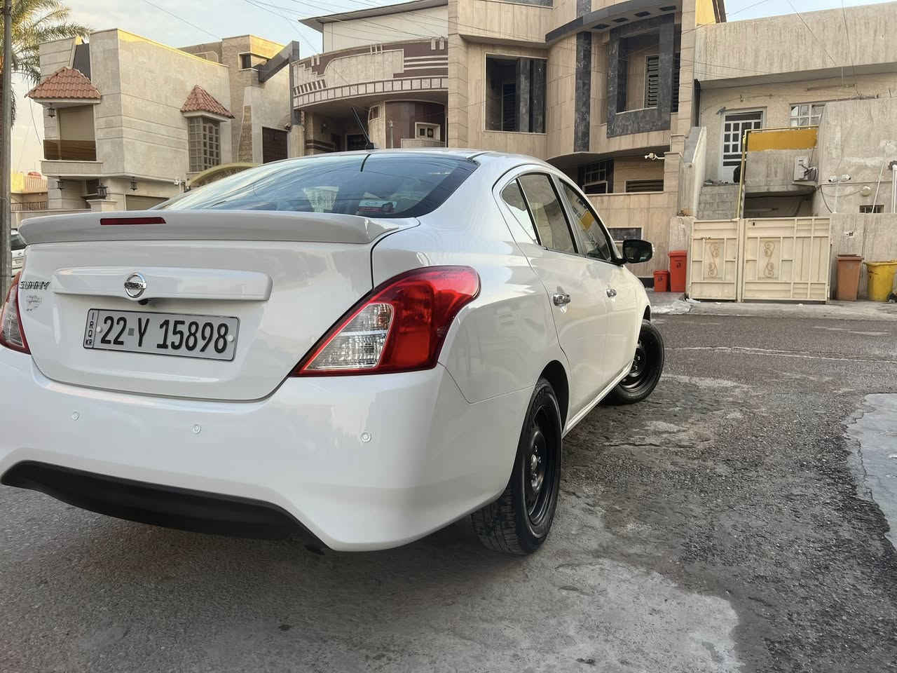 السلام عليكم
نيسان سني مصري بحالة الزيرو
موديل 2025 
مكفولة كفالة عامة تريد تحويل او وكالة 
مواصفات السيارة الاعتيادية 
اربع جام كهرباء 
شاشة + كامرة 
يدات نيكل 
داخل عسلي 
عداد السيارة 9000 وقابل للزيادة 
للاستفسار هذا رقم تلفوني 
***********
***********
