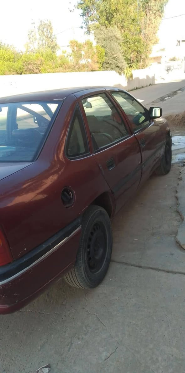 اوبل فيكترا بدون ظربه بدون خياس
 موديل 94  محرك، 20اتوماتيك سنويه لغايه 2029 شرط تحويل بطاقه بانزين موجود ***********  *********** كركوك, العراق

