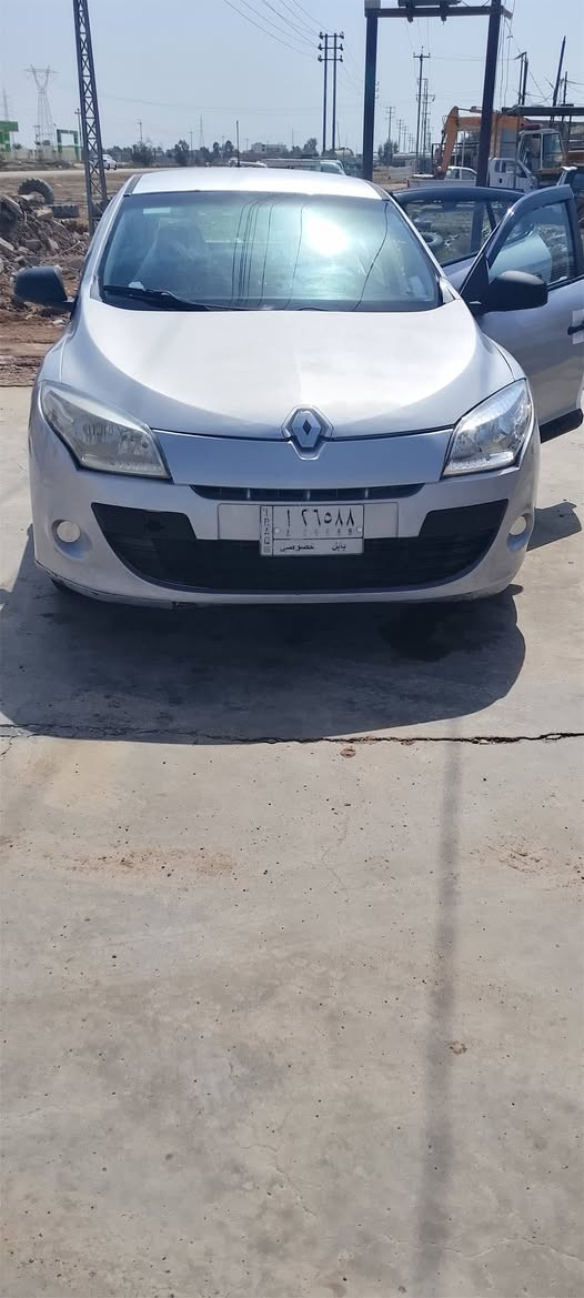 للبيع رينو مديل 2013كفاله مذب عليهه ربع محرك كير كفاله صدر جديد منيدك للشارع مكان ديالى مراوس هم يرهم للستفسار اكثر اتصال وبيك خير وتدلل ***********سعر ب75وبيهه مجال
