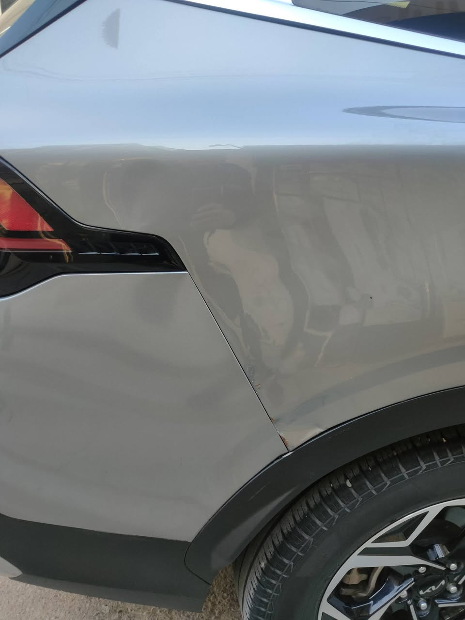 🚗 للبيع كيا سبورتج 2023 
• 🛠️ المحرك: 4 سلندر–2500 
✅ • قطعتين تبريد
✅ • أوتو هولد 
✅ • مودات قيادة
✅ • تحكمات ستيرن 
✅ • شاشة دجتل متصل
✅ • كاميرا خلفية 
✅ • مخرج AUX
✅ • مخرج USB
✅ • كشاف LED
✅ • ويل حجم كبير
✅ • السيارة نص فول مواصفاتهه معروفة

⚠️ أضرار السيارة:
حادثها جاملغ خلفي بارد وصوره الحادث منشورة
♦‏رقم شاصي موجودة للتاكد
♦السياره بدون ارباك 
• باقي اجزاء السيارة مكفولة

📌 تفاصيل إضافية:
• رقم السيارة: بغداد الدولي الجديد
• باسم المالك - تحويل مباشر
• لون السيارة:  سلفر مميز
📊 المسافة المقطوعة: 48 ميل
• حالة السيارة: جاهزة بدون أي نقوصات
📍 مكان السيارة: بغداد شارع فلسطين

✅ السعر 💵 : 22.500 وبيه مجال

📍 مكانها بغداد شارع فلسطين

✅ رقم صاحب السيارة للتواصل وتفاصيل اكثر  ☎️  ***********
