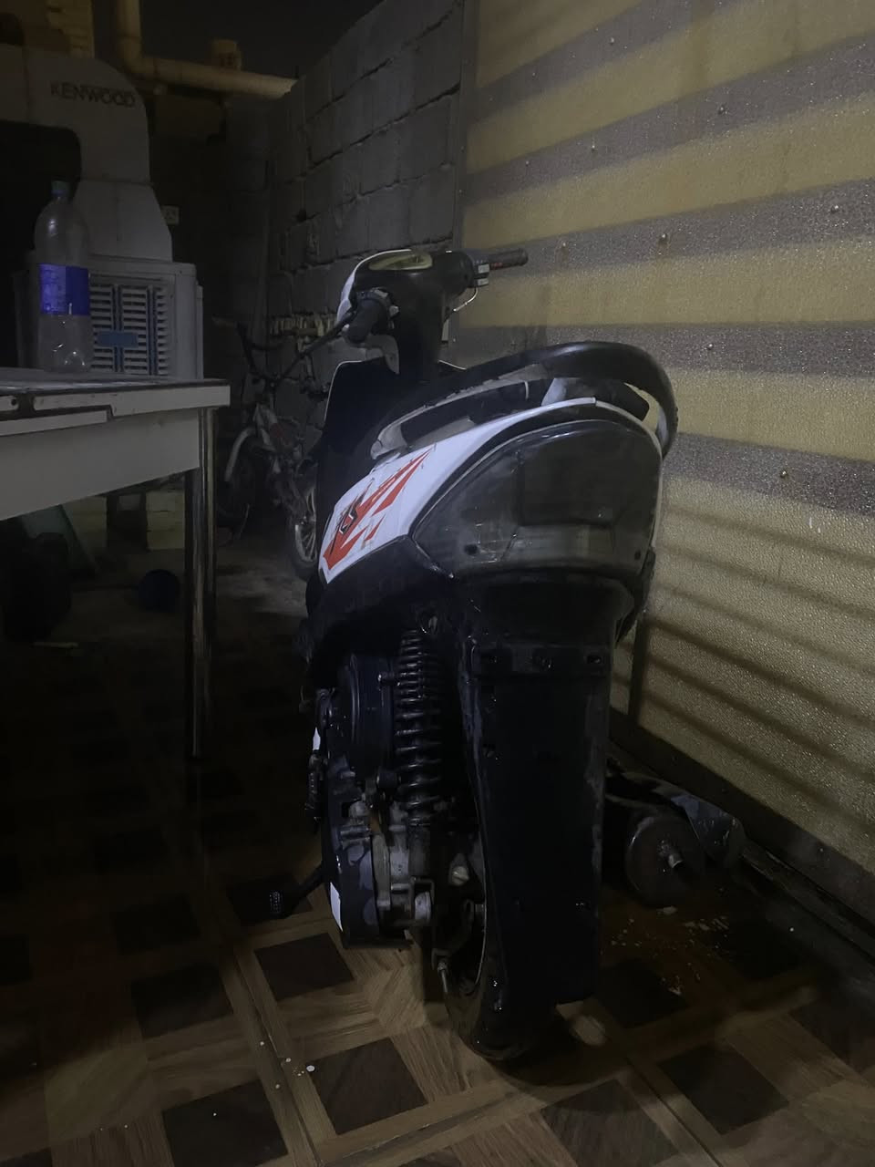 دراجة ماكس عدله للبيع 
حاله الدراجة: محرك مفتوح بوشه بلادي دراجة حلوه ونضيفه كفراتها حلوه دراجة سلف عداد سرعة ما يشتغل 
السعر: 450
رقم الهاتف: ***********
