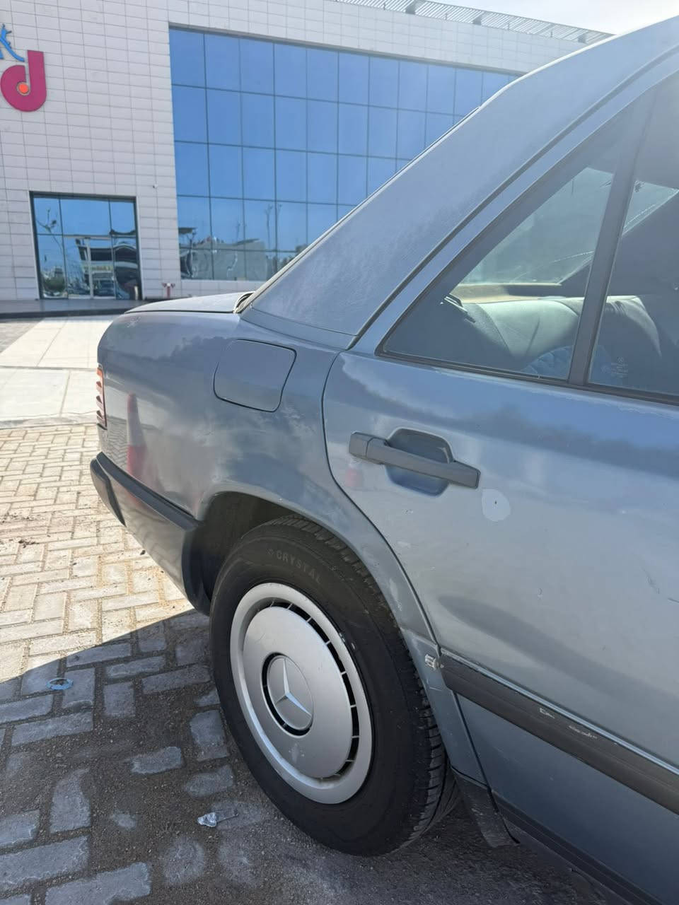 السلام عليكم مارسدس دب  مديل 88مكفولة من الضربة بيها 3قطع بخ مكينة عنكبوبت  كير مكينة جدد تبريد ثلج غرفة حلوه كلهن كهرباء على شركة صدرهة جديد تايرات جدد مفولة مابيهة شي نقص قواعد سليمة السعر 75  وبيهة مجال مكان كربلاء ***********
