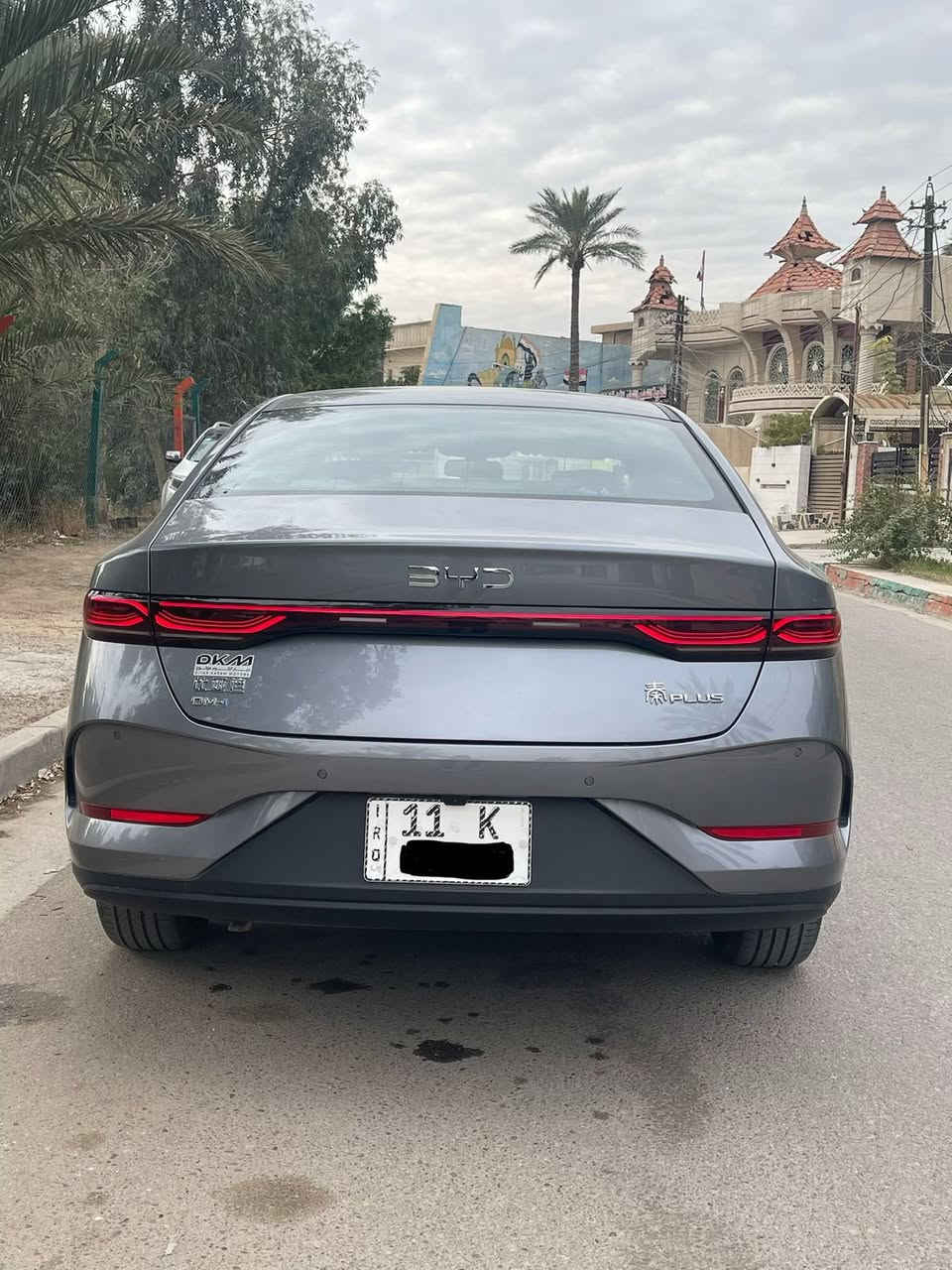 السلام عليكم BYD جن بلاس موديل 2025 زيرو مرقمه بغداد ومثبت لوحه بأسمي والتحويل مباشر معروفه مواصفات ال جن بلاس مايحتاج اذكر مواصفاتها السياره مكفوله من الصبغ والبارد بس بيها ملاحضه الله يجفيكم الشر صار عندي رصعتين كلش اصغار مايبينن ب تصوير وحده ب باب الامامي اليمين والثانيه ب باب الخلفي اليمين وحده بصف الثانيه وشخط ب جاملغ الخلفي اليمين موضح بالصور والباقي كفاله عامه السياره جديده وزيروو السعر المطلوب 18 مليون قفل مكان السياره بغداد ال كرخ حي الجامعه شارع الربيع للستفسار هاذا الرقم *********** وشكرا
