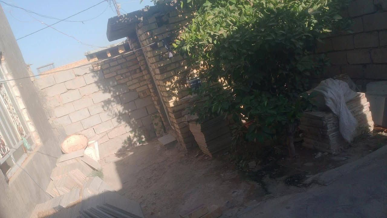 السلام عليكم...دار للبيع...بيع مستعجل لظروف خاصه... طابو زراعي سند 25...العنوان الحمزة الغربي طريق المعارة بفرع حسينيه العويسات قريب على. سيد جواد االعناوي ..يبعد عن الشارع العام 250م موقع مميز...مساحه البيت 180م يتكون البيت من استقبال وغرفه ومطبخ وصاله.
السعر 28 وبي مجال.ماكو هيج سعر .ارخص بيت بالمعارة. بسعر قطعه ... يفيد أصحاب الدخل المحدود والمستثمرين...للشراء تفضل خاص او اتصل بالرقم *********** واتساب
