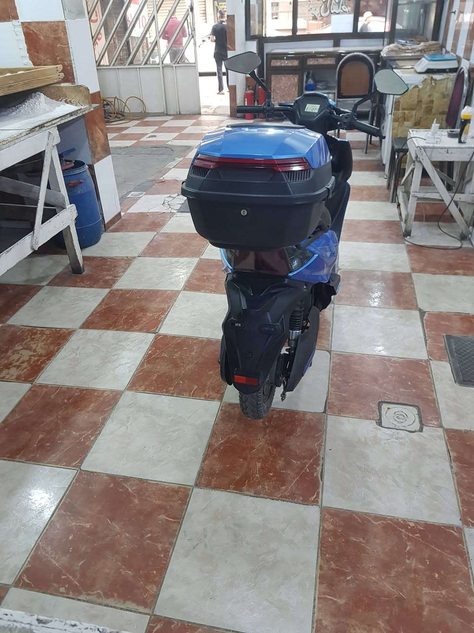 السلام عليكم دراجه شحن اخت جديده نوع خفاش mtr ماشيه ٦ الف سرعته ٧٠
٦بطاريات كرانيت سعرها ٦٠٠ الف للاستفسار اتصل *********** مكاني شارع فلسطين اوصليخ
