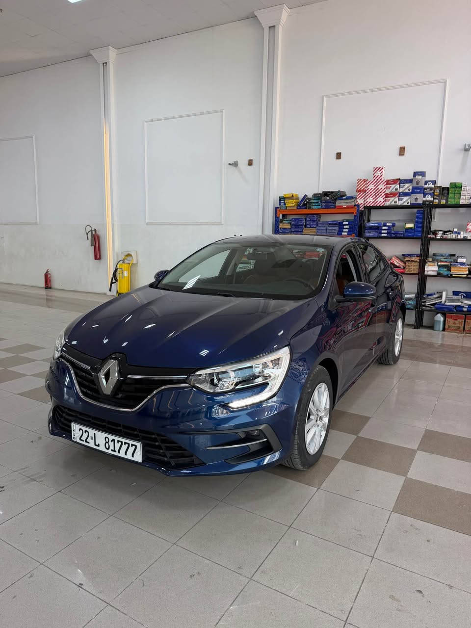 السلام عليكم 

للبيع 
Renault Megane 2023

السيارة زيرو وكالة شركة مهند بعد بيها ضمان شركة 
 ما بيها قطرة صبغ

_ السيارة ماشية 24 الف كيلو 
_ شاشة 
_ كامرة خلفية 
_ حساسات خلفية
_ مثبت سرعة 

و باقي مواصفات اليمجان المعروفة 

السيارة مكانها اربيل 

السعر : 110 ورقة

للتواصل 
***********
*********** أربيل, العراق
