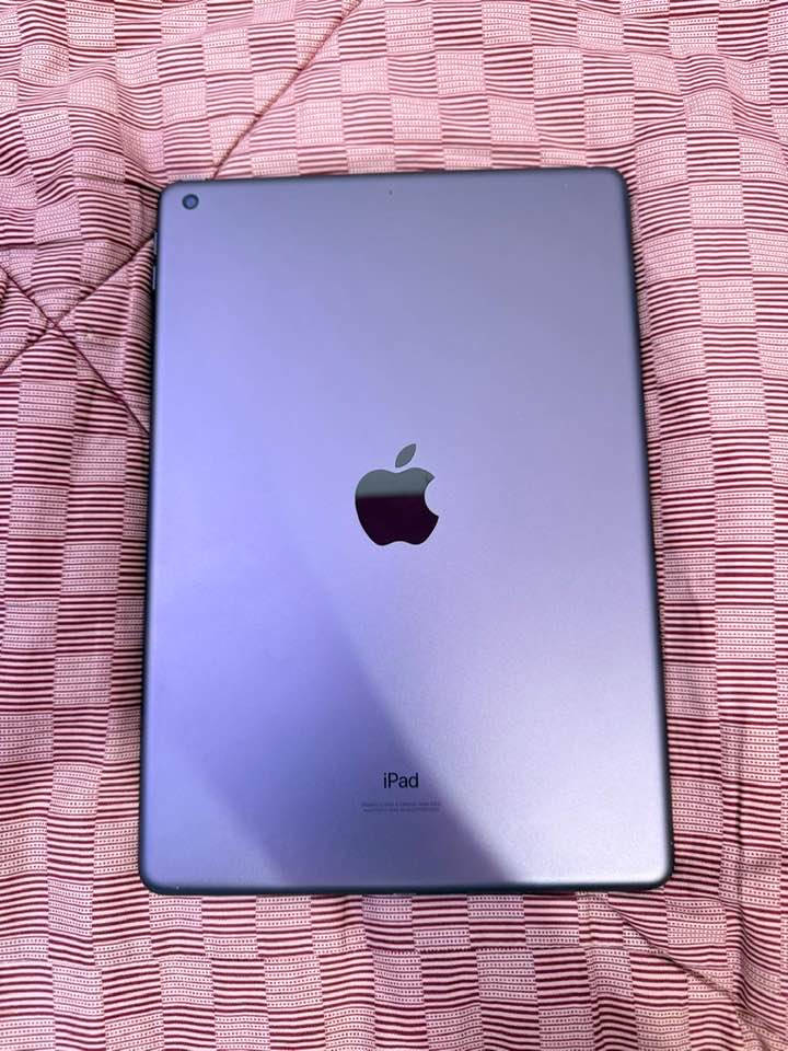 ايباد ٨ ذاكره ١٢٨ مامفتوح ونظيف مع كيبل شحن بدون ملحقات اخرى قفل للبيع ٢٠٠ الف للاتصال ع الرقم *********** المكان القرنه
