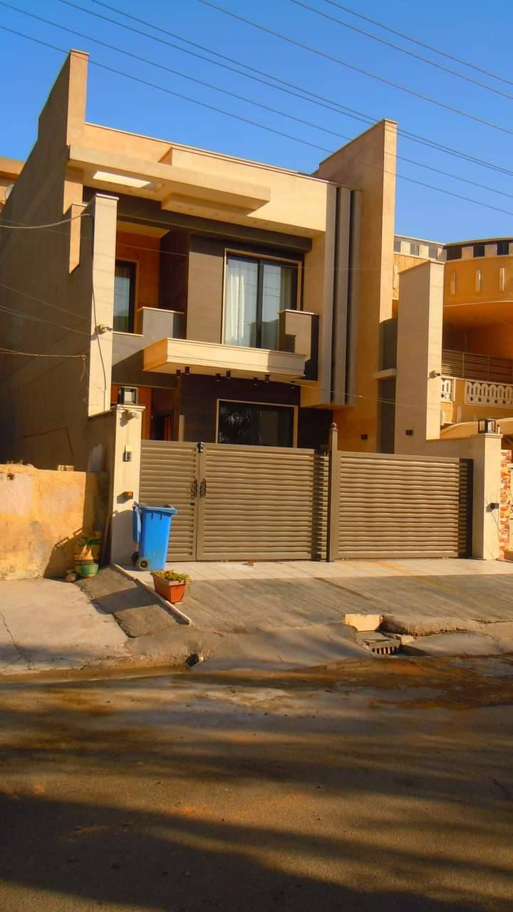 السلام عليكم
يتوفر دار حديث للبيع درجة أولى فول مواصفات مساحة

٢١٠م واجهة ٧م نزال ٣٠م بناء ٢٠٢٢

يحتوي على صالة مطبخ اربع غرف منام نظام سويت 

كراج حديقة شارع عريض مميز 

االموقع بغداد حي البنوك التربية 

اللاستفسار الاتصال بالارقام التالية 

***********

***********
