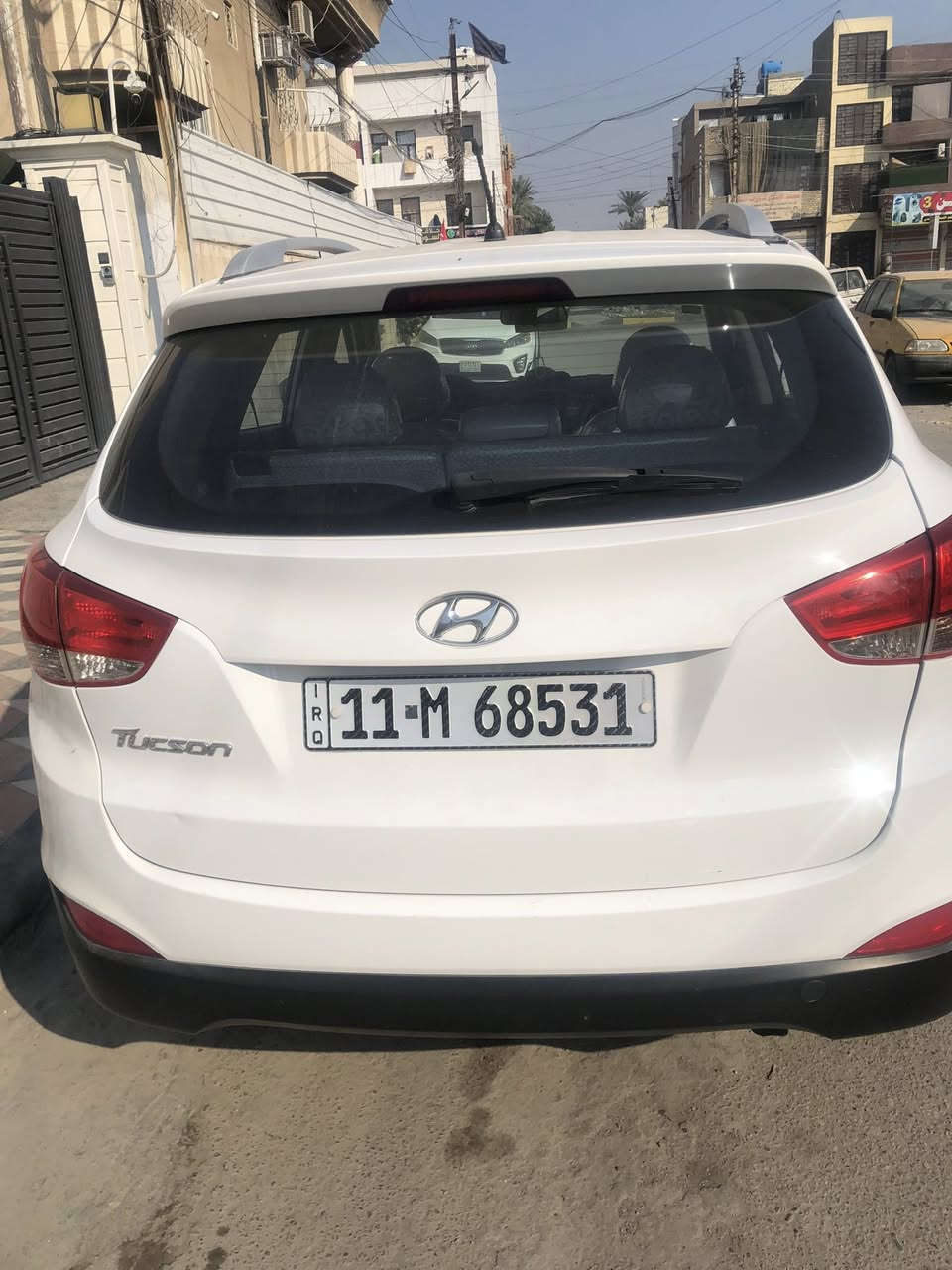 السلام عليكم توسان 15 خليجي فقط بارد في الباب خلفي مع خدش قليل صاحب السيارة ***********
