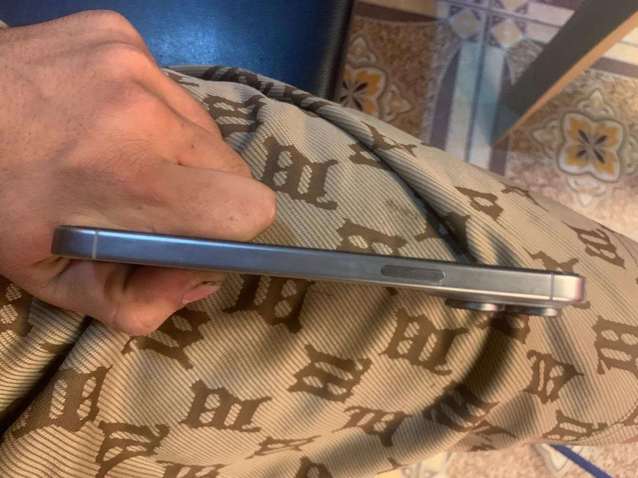 السلام عليّكم ايفون ١٥ برو ماكس جهاز مكفول من الفتح او من كلشي بطاريه ٨٩ عدد الدورات ٤٣٠ ذاكره ٢٥٦ مكاني بلديات عارضه ١١٠٠ أوبي مجال ***********
