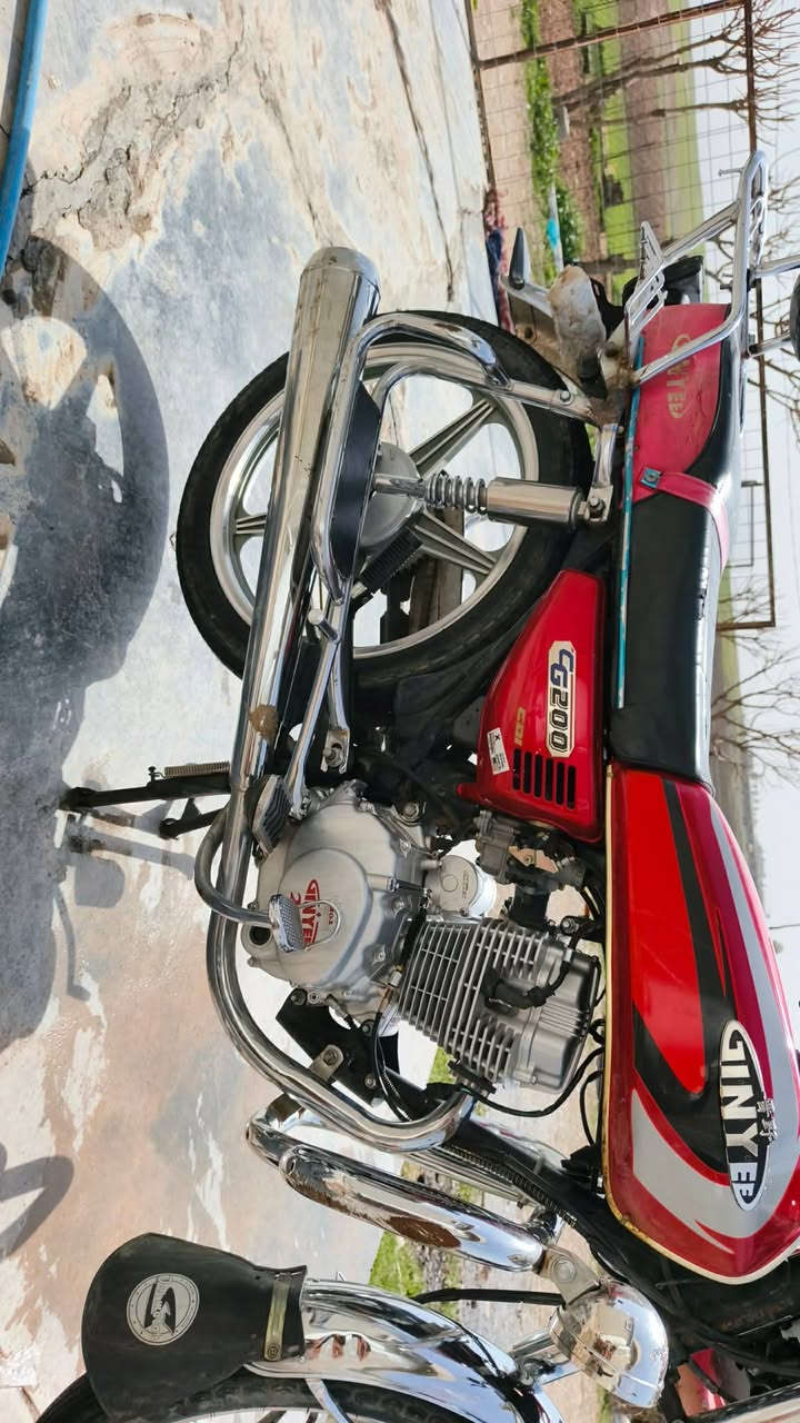 دوو ماتۆری جەنەی  مەگینە 200 زۆرجوانو لۆکن  مۆدیل 2021ڕانگی ڕاشو سورە هەموو گیان بەشەرت یەدینار مەسەرفی نیە ناو نیشان چمچمال   ***********
