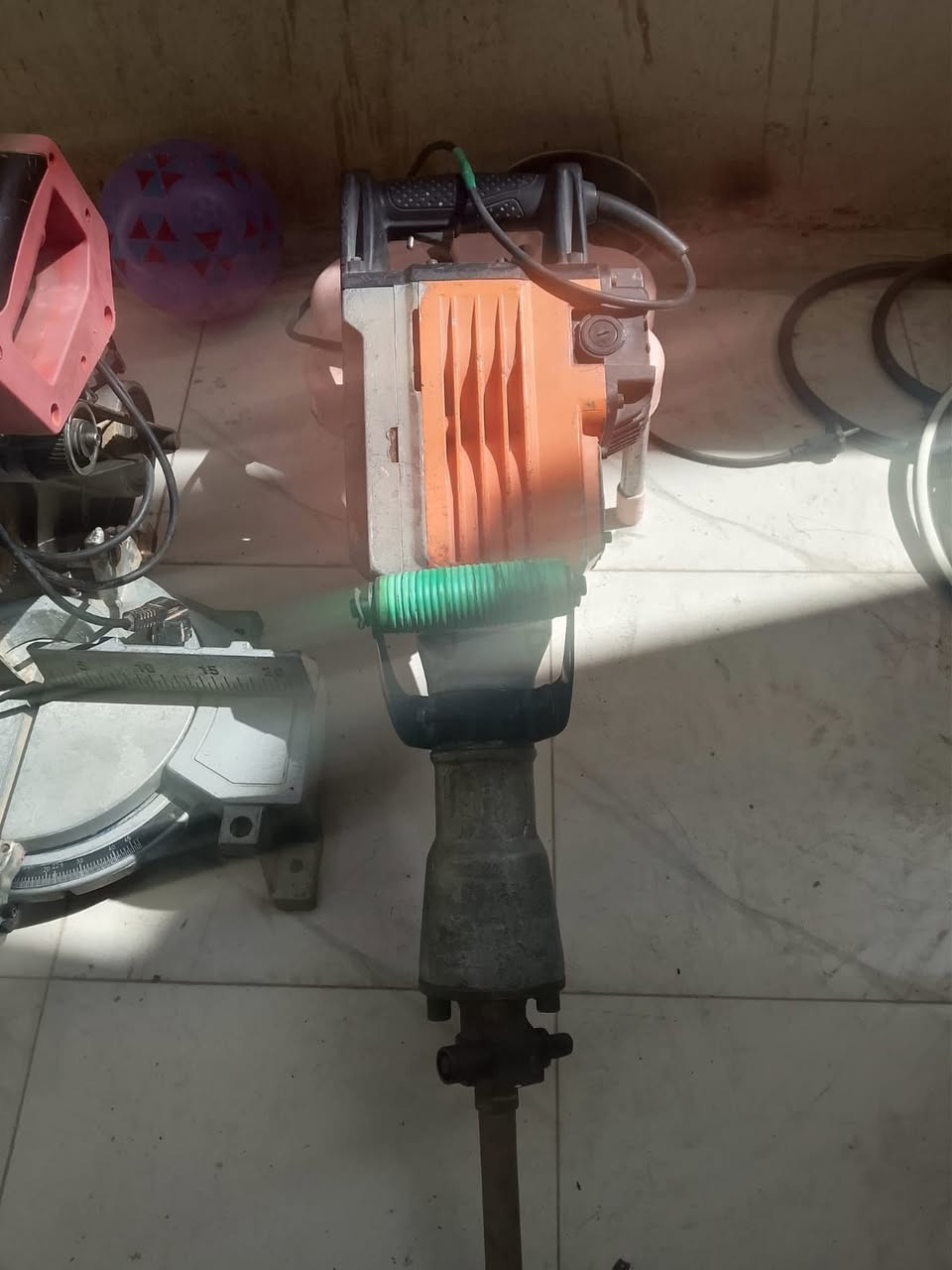 كمبريسر حجم 50 نضيف جدا شرط ملف نحاس سعر 100 بيه مجال كتر قطع جديد شرط حيل قايش سعر 80 بيه مجال جك همر نضيف جدا شرط 65 بيه مجال مكان تكريت الفرسان رقم الهاتف *********** أبو زهراء
