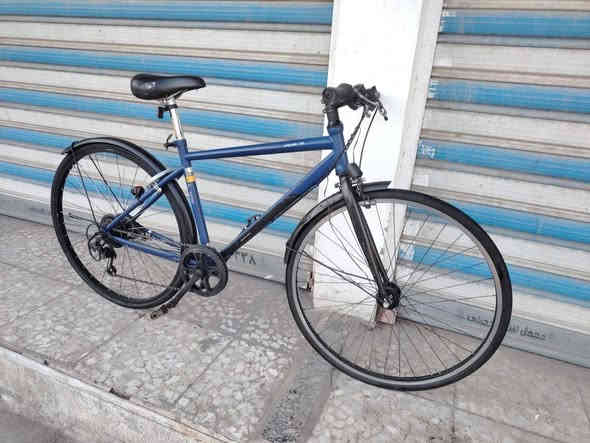 السلام عليكم ورحمة الله وبركاته
بايك موديل سي ٧٠٠  حجم ٢٨ 
باله ياباني وضع حاويه فول  
نضافه فول فول موصفات
ماركه (  فوركس العالميه ) 
  سستم كامل شيمانو
يدات فر شيمانو اصلي 
السعر (  100   الف) 
عكرب ماركه اصلي  شيمانو  
  لون ميمز نيلي طافي 
كير ٧ / ١ شغال سستم كامل 
غير مستخدم داخل العراق
عنوان المحل بغداد شارع الفلاح 
هاتف *********** 
الاستفسار واتساب
