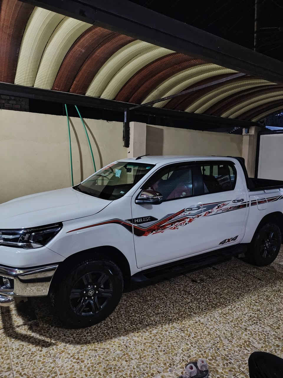 السلام وعليكم بيكم هايلوكس فول مواصفات 
موديل 2024 رقم اربيل مكفوله كفاله عامه ماشيه 30 الف السعر 342  الاستفسار ***********
